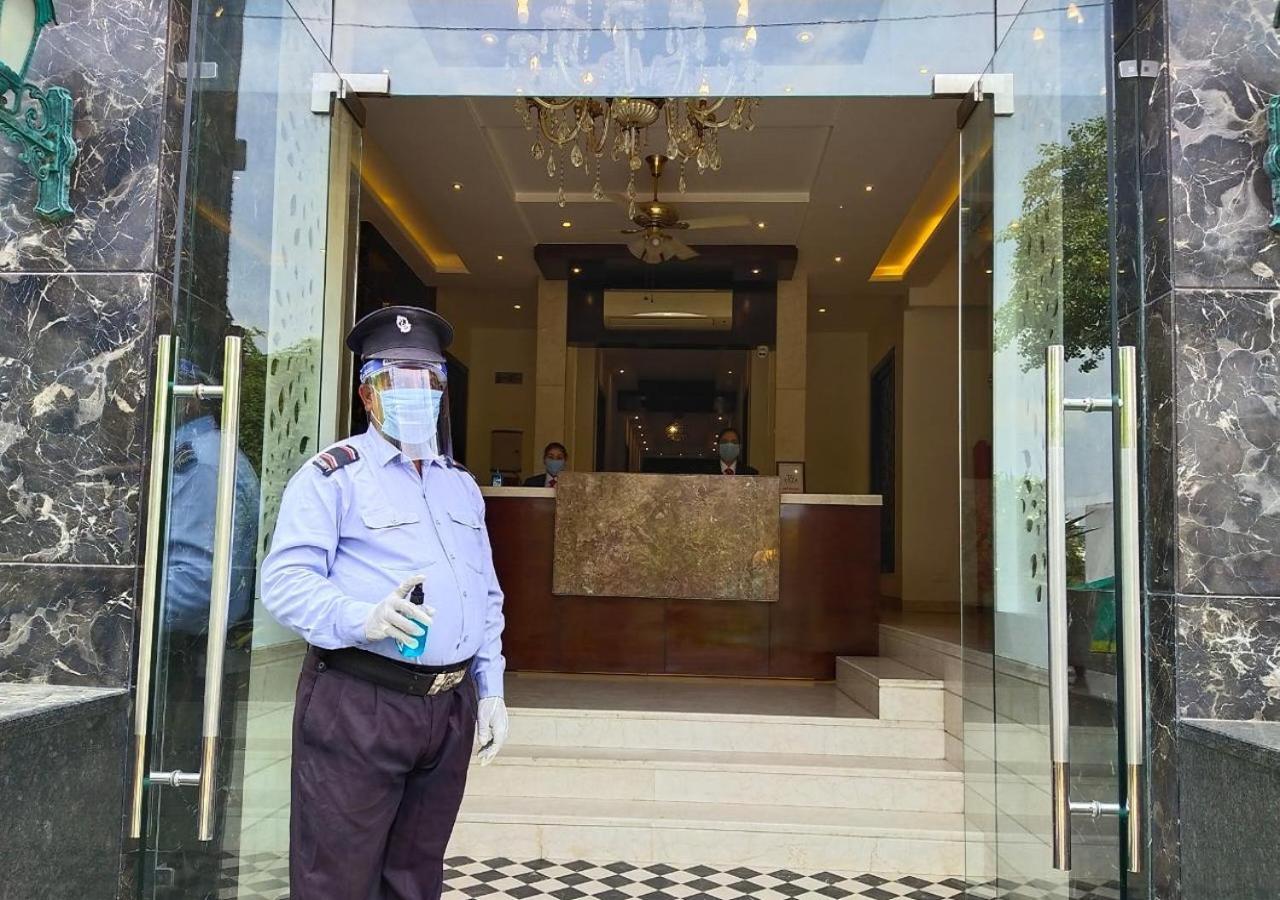 ホテル タージ ヴィラ アーグラ エクステリア 写真